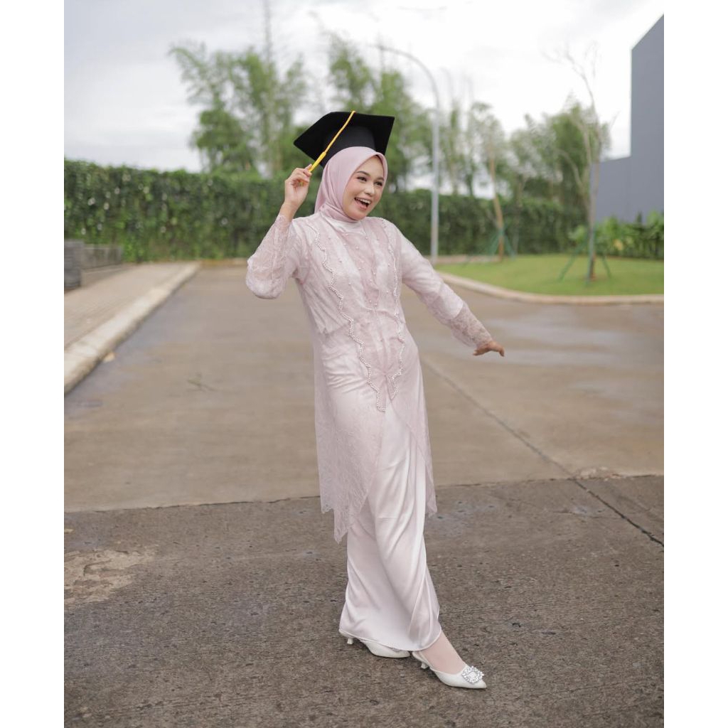 preloved 1 set kebaya wisuda 1x pakai