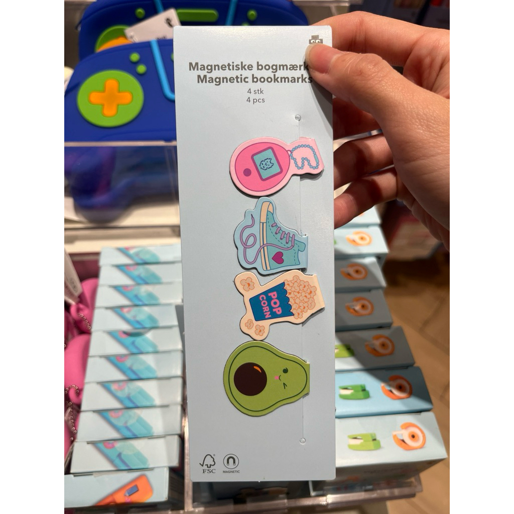 

Flying Tiger Magnetic Bookmark - Pembatas Buku Magnet