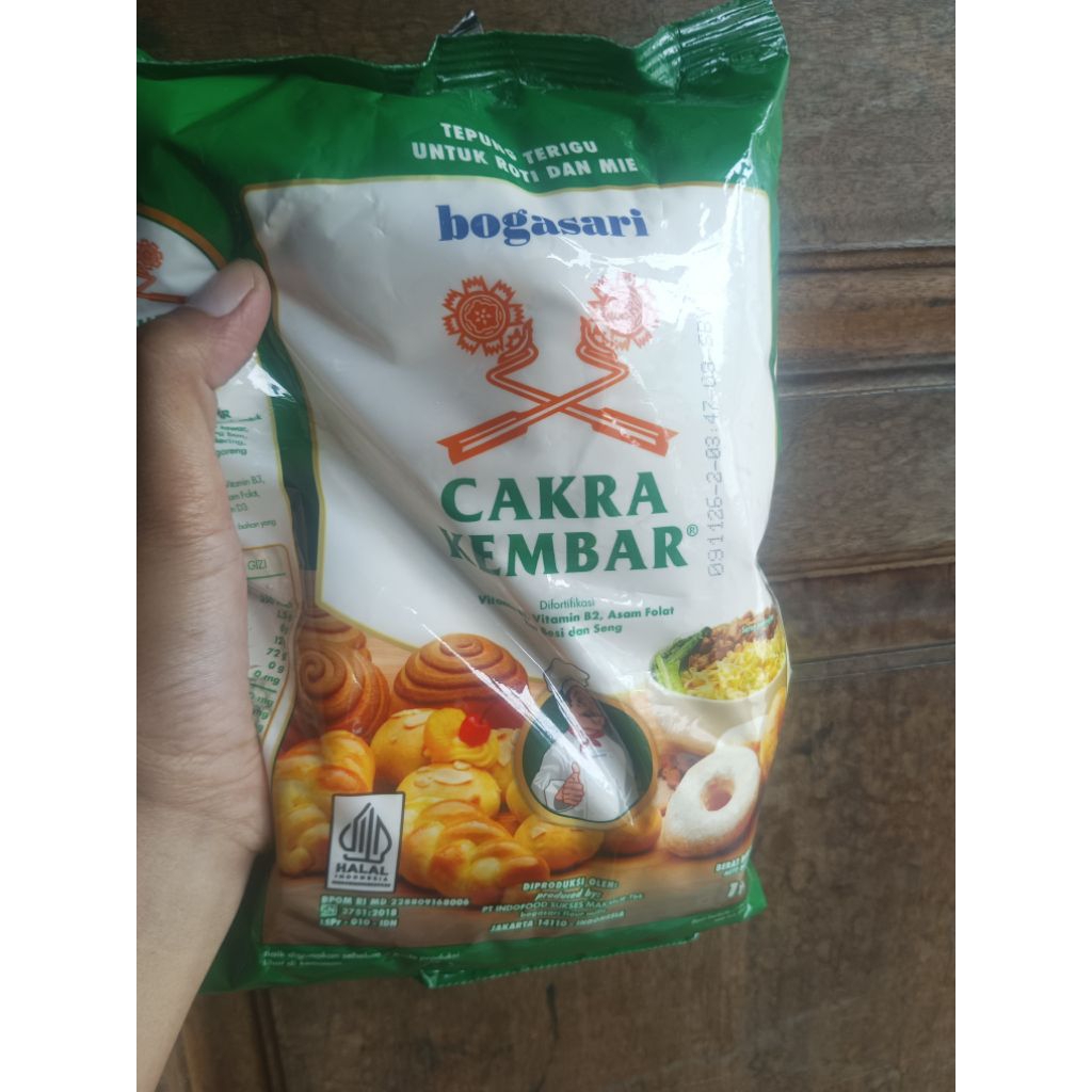 

Tepung terigu Cakra Kembar 1kg