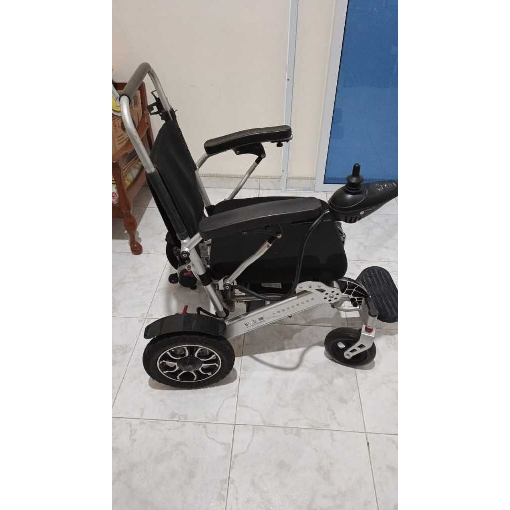 kursi roda listrik lipat ringan medis untuk lansia pakai baterai Lithium pengendali jarak jauh bekas