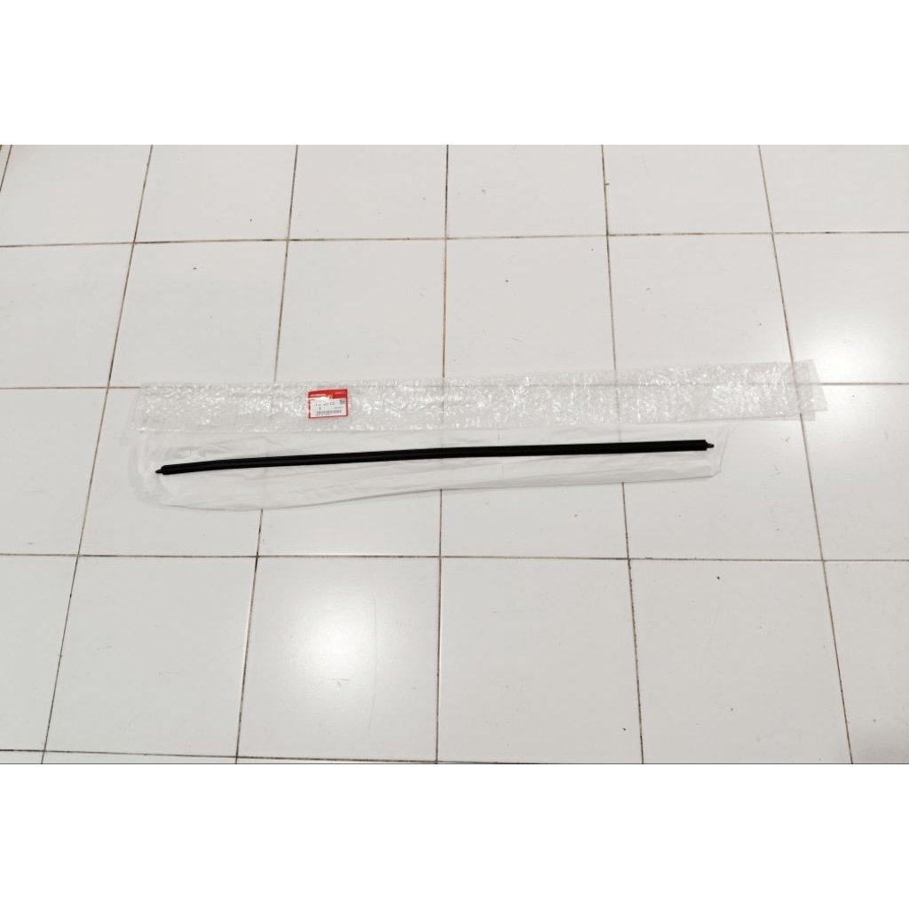 karet kaca depan atas honda civic estilo genio ori