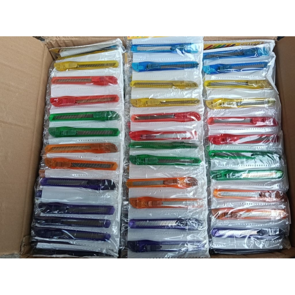 

GROSIR 1LUSIN 12 PCS Per renceng isi 12 pcs Pisau Cutter Kater Cater Murah kater murah bening cutter murah bening 1 renceng 12 pcs