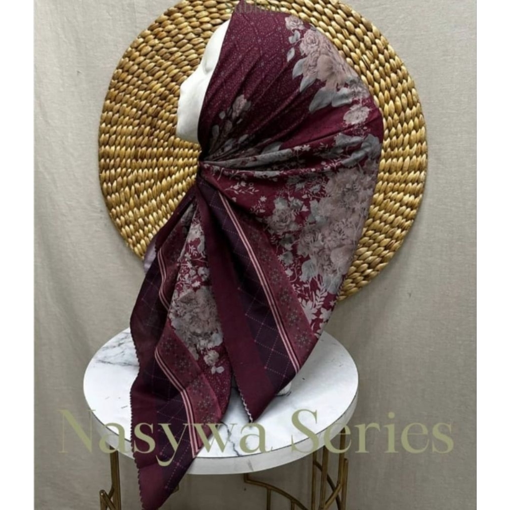 KERUDUNG SEGI EMPAT HIJAB MOTIF NASYWA MAROON