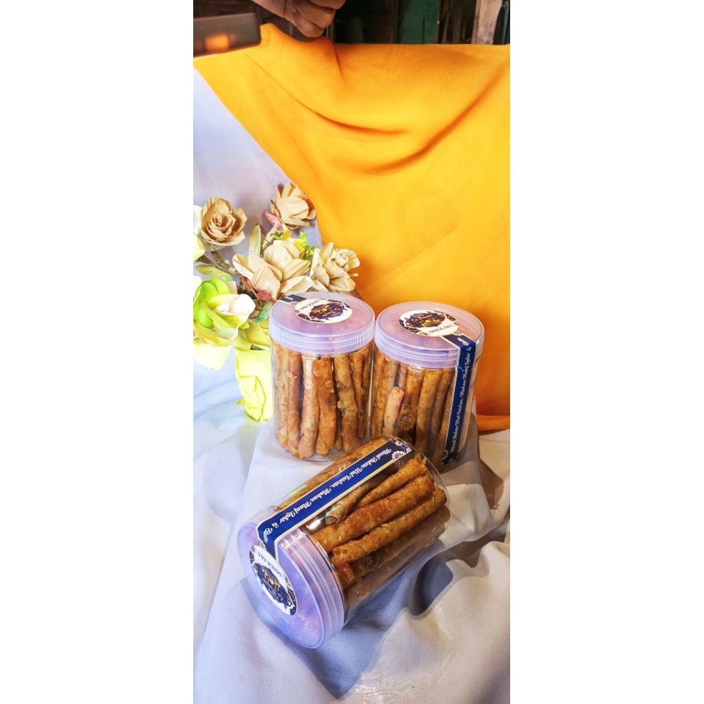 

Piscok Karamel Toples – Snack Lebaran Kemasan Premium Isi Repack, Manis & Renyah!