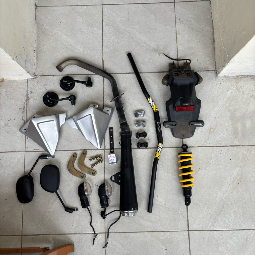 spakbor belakang yamaha xsr