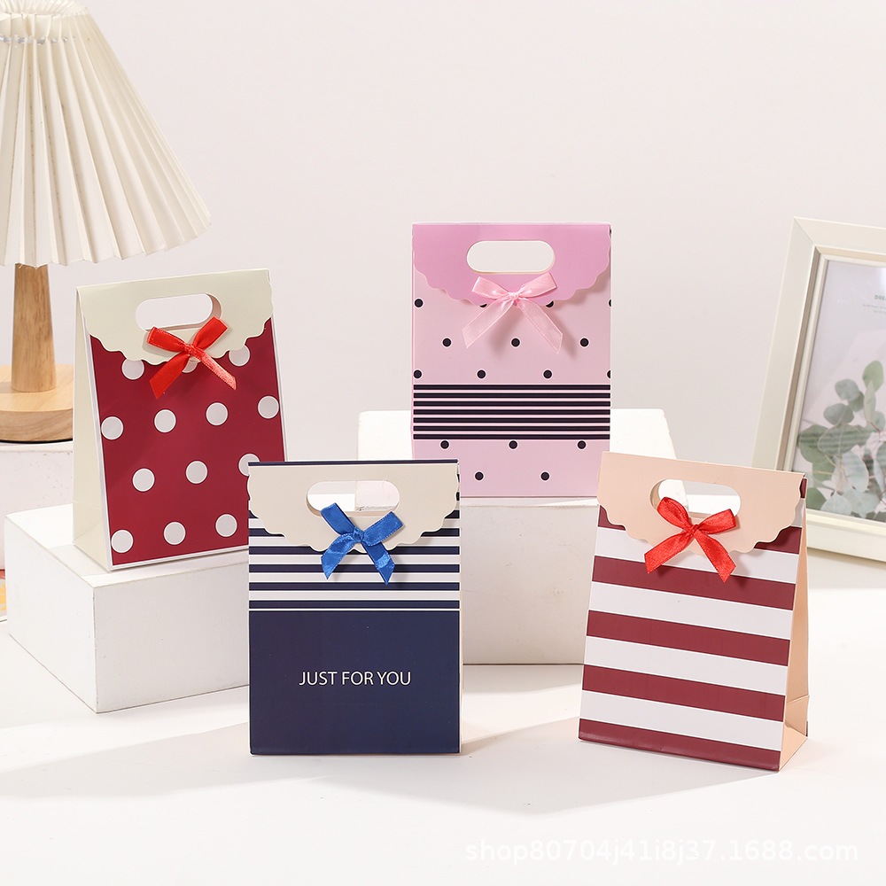 

Satuan- Paperbag kado model flip (ada Perekat Velcro )/Tas Kado mini motif Shabby Art Oil Painting/Gift bag candy paperbag ulang tahun model tutup flip