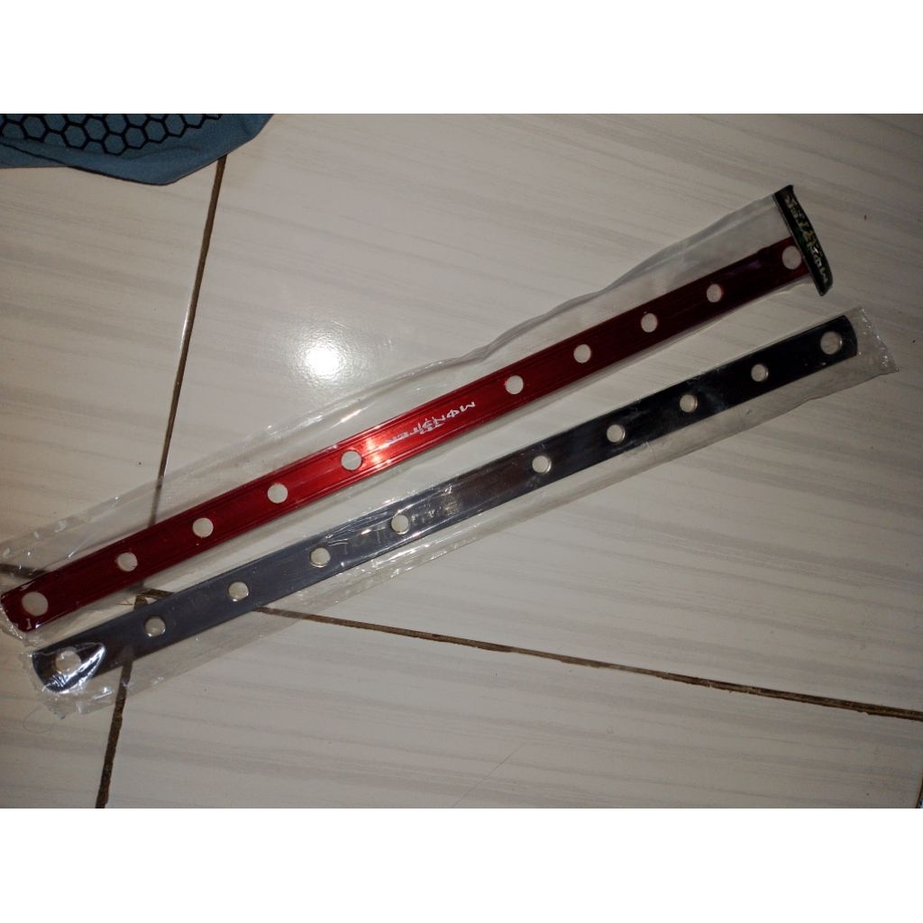 

Penggaris XL Merah,Biru,Silver,Kuning emas