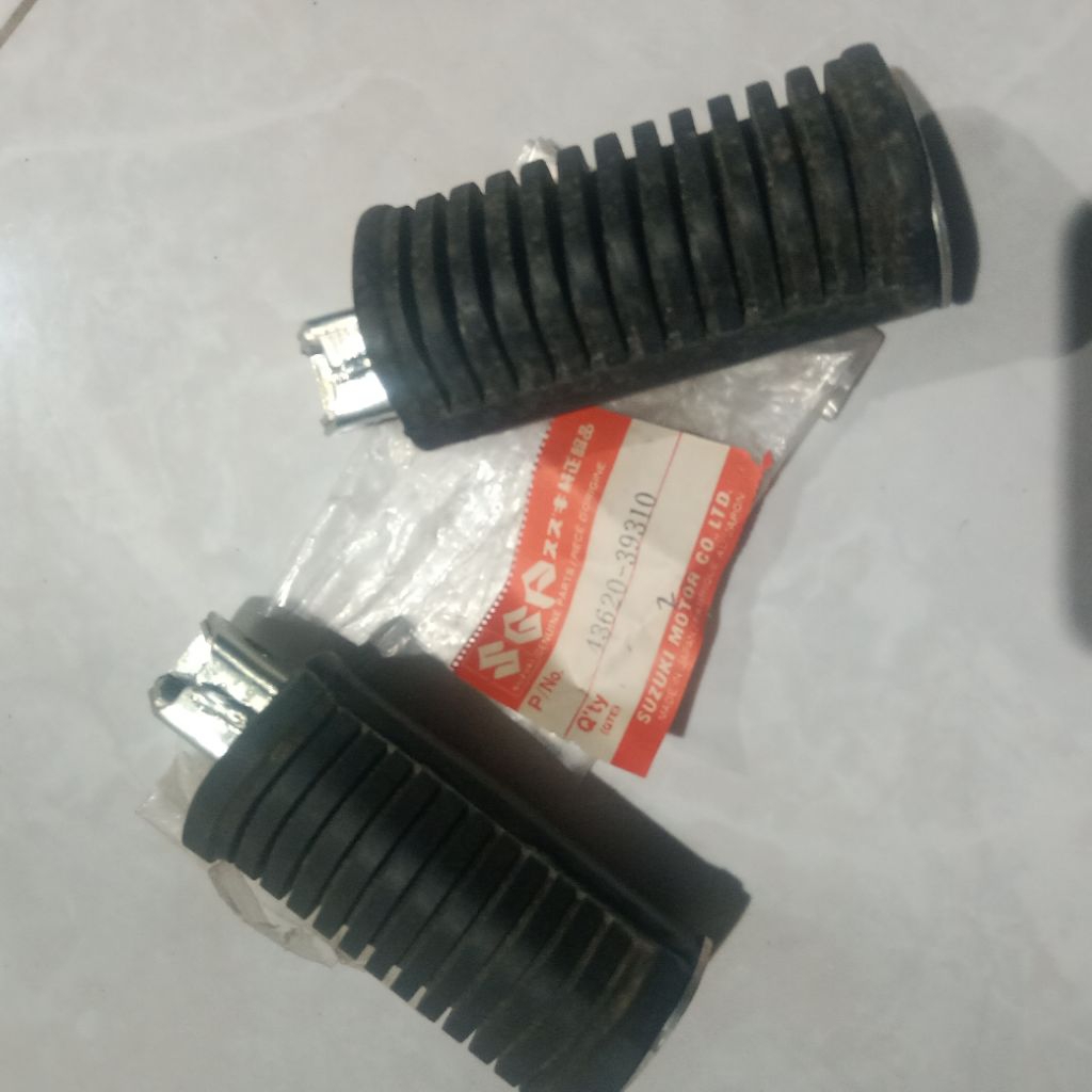 footstep besi pijakan kaki belakang suzuki ts125 rc100 original nos