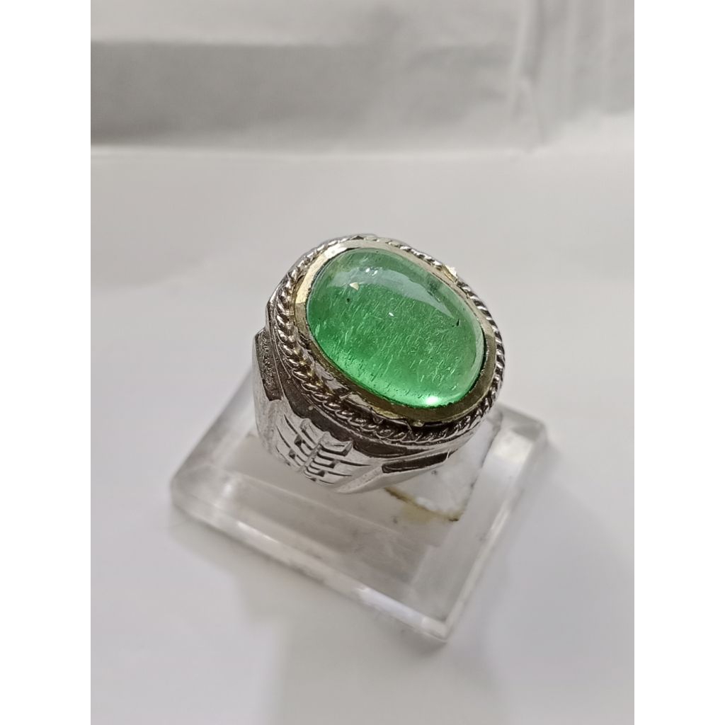 cincin batu zamrud