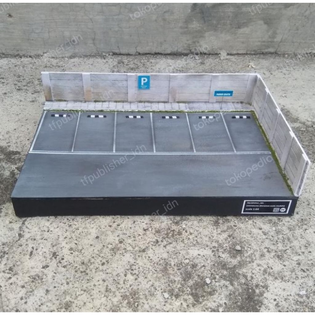 Diorama parkiran mobil skala 1:64