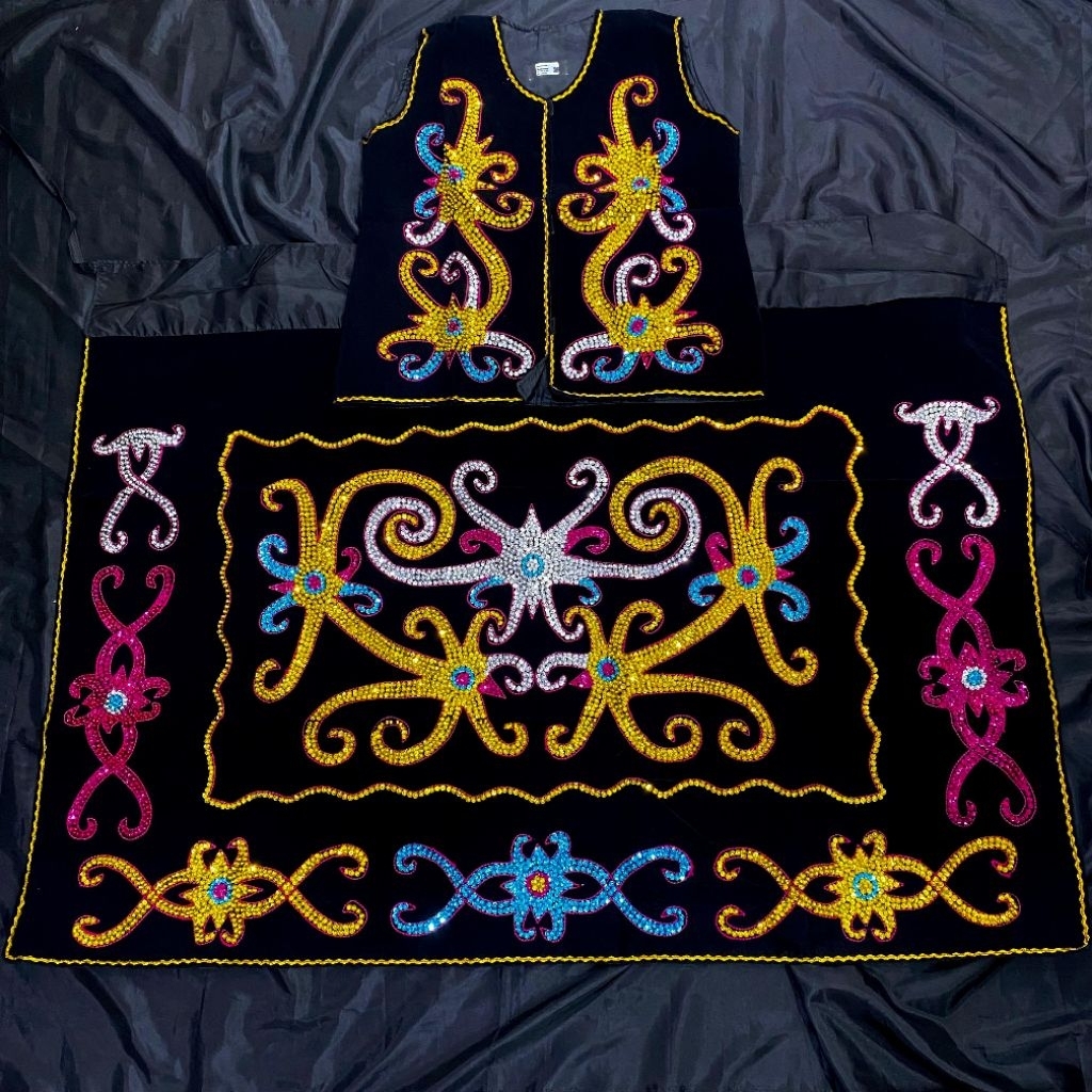 BAJU ADAT DAYAK KALIMANTAN DEWASA/SET BAJU ADAT DAYAK KALIMANTAN DEWASA