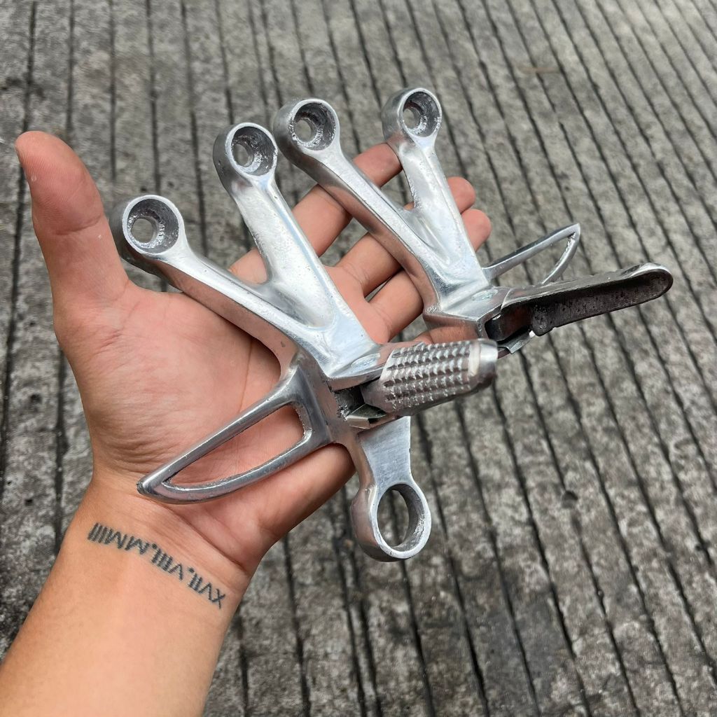 FOOTSTEP SATRIA FU BELAKANG LIPAT GANTUNG STEP SATRIA FU CHROME PIJAKAN KAKI BELAKANG MOTOR SATRIA F