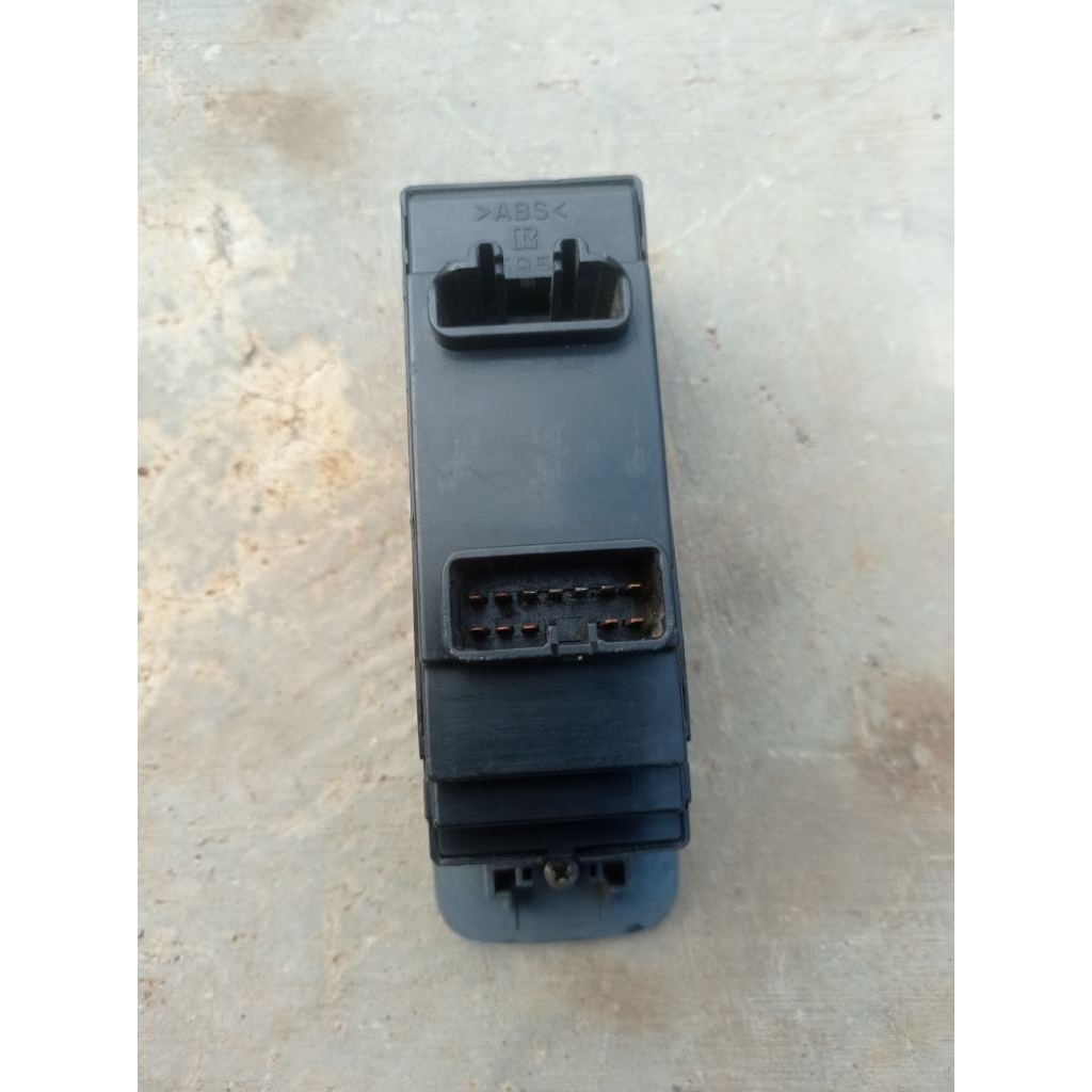 switch power window pusat pintu sopir ..original copotan Daihatsu taruna....Toyota Avanza ...Daihats