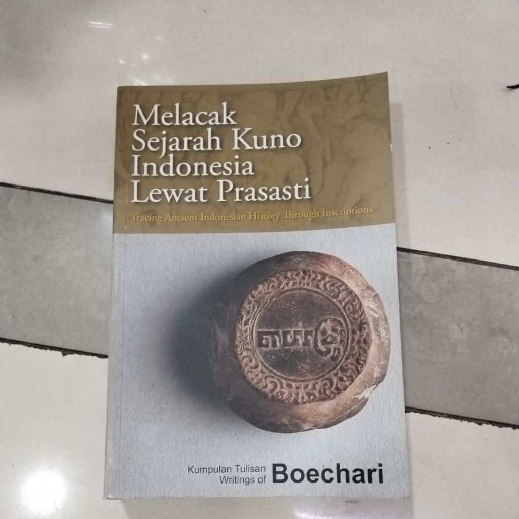 BUKU ORIGINAL MELACAK SEJARAH KUNO INDONESIA LEWAT PRASASTI