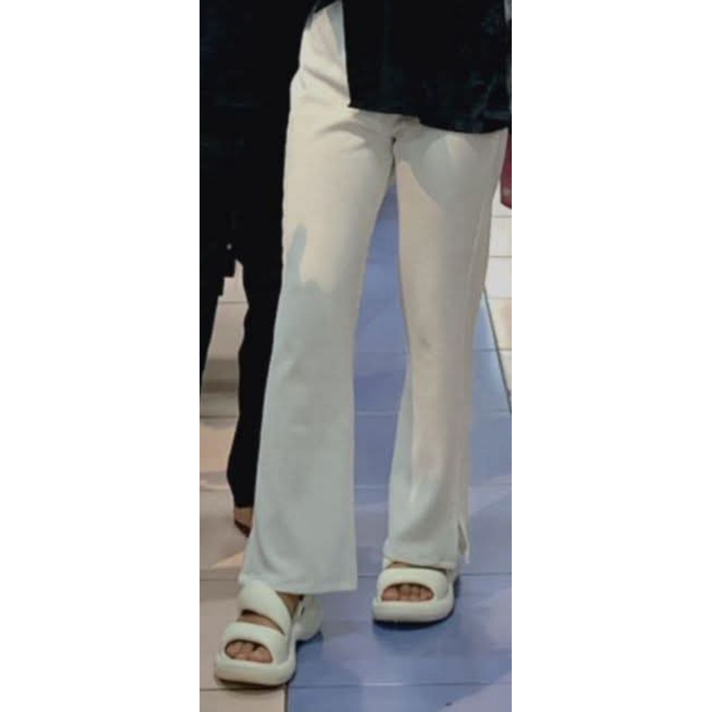 Celana Uniqlo knit (broken white)