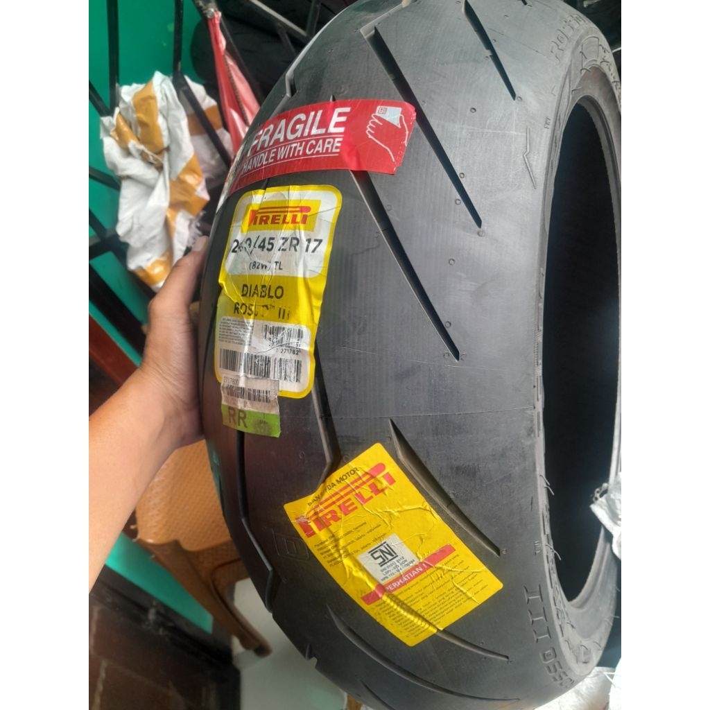 Pirelli diablo rosso3..240/45-17