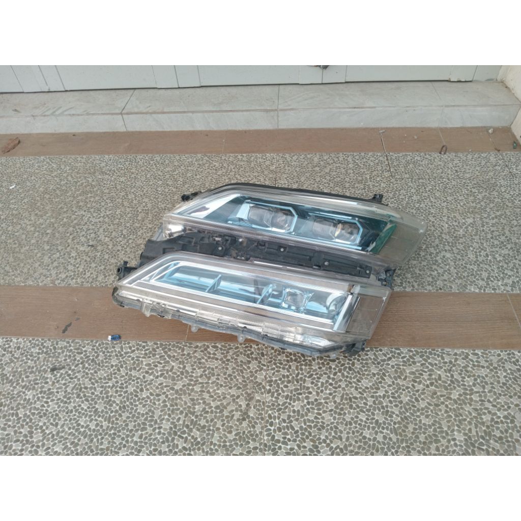 Headlamp Toyota Vellfire (LH) 2017 2018