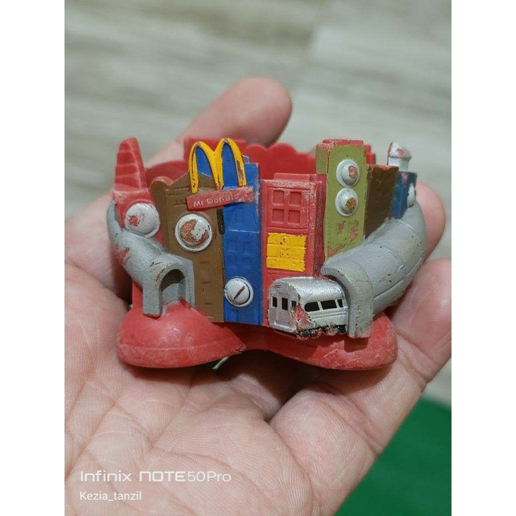 Adult Happy Meal Toy Uptown Moe 2023 Kerwin Frost McNugget Buddies Artist Box Diorama Miniatur Repli