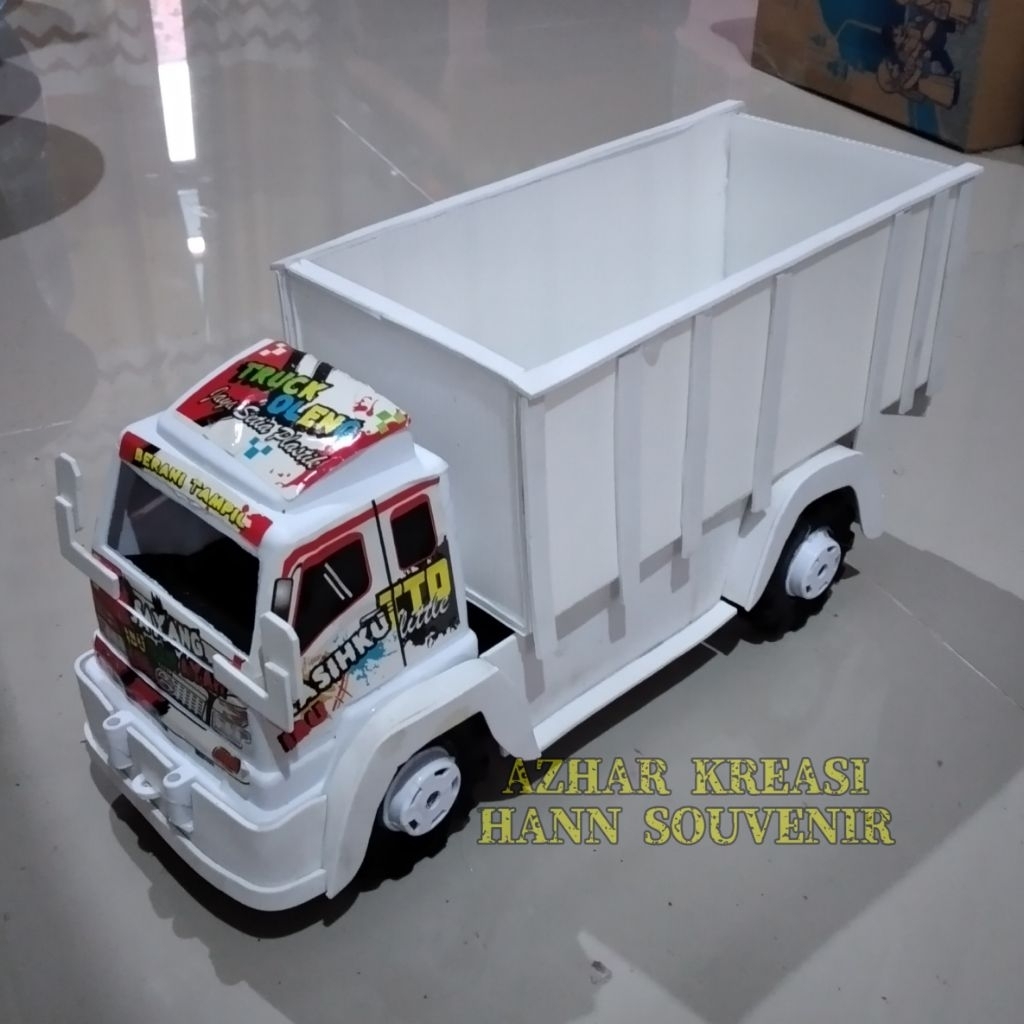Mainan truck oleng plastik modifikasi