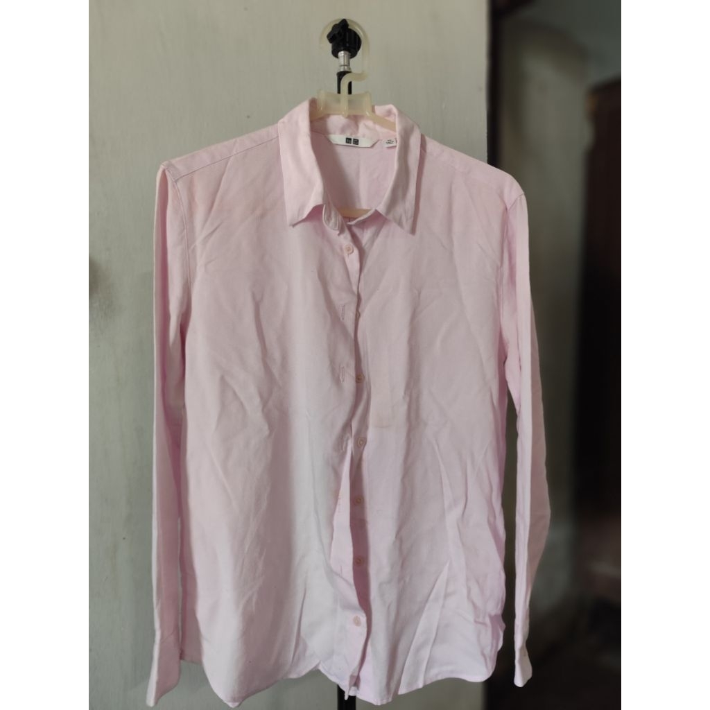 Preloved Kemeja UNIQLO Baby Pink