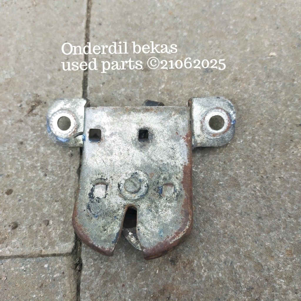 door lock bagasi Toyota Corolla ke30