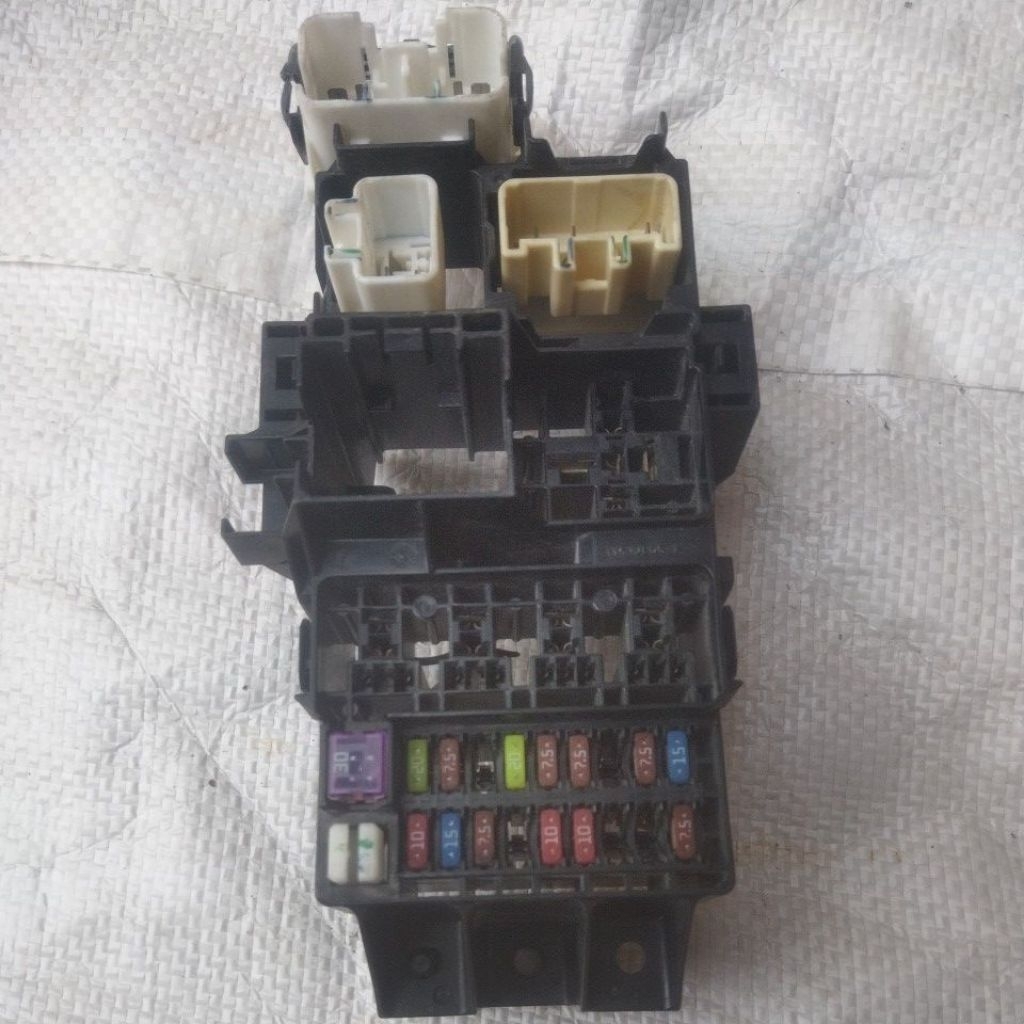 fuse box sekring Avanza Xenia 2005 2011 asli
