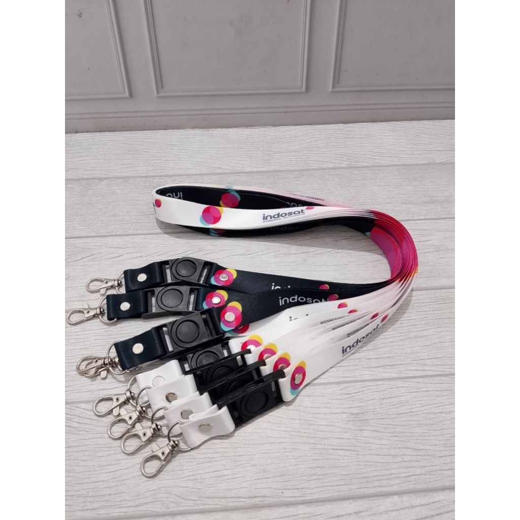 

READY_TALI_I'D CARD_LANYARD_PRINTING_INDOSAT HITAM&PUTIH_KAIT_STOPPER 2,CM