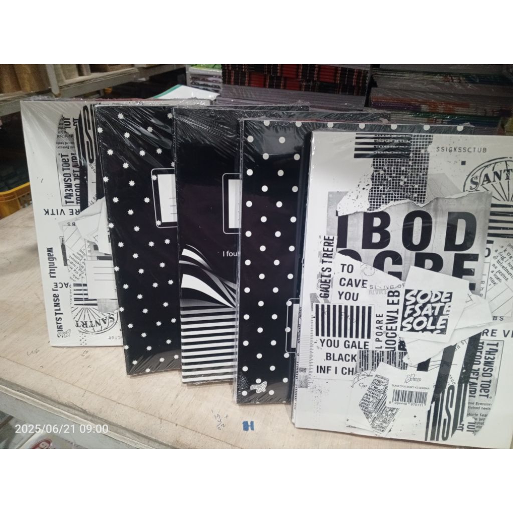 

BUKU BOXY 42 LEMBAR MOTIF HITAM PUTIH/BUKU TULIS CAMPUS 42 LEMBAR @10 BUKU