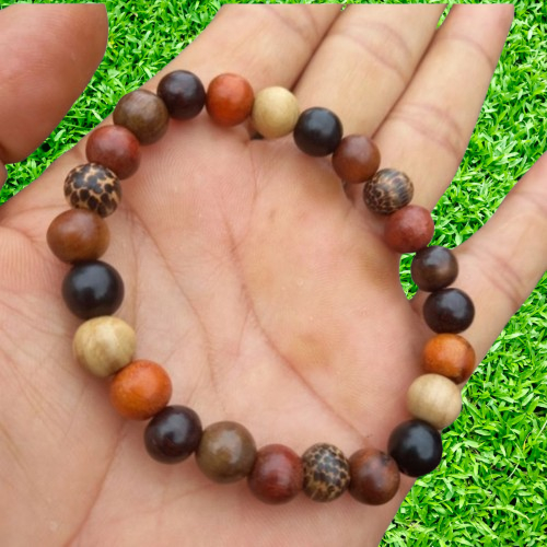 Gelang Kombinasi 8mm 8 Kayu Yg Bertuah Stigi Gaharu Secang Kelor Hitam Galih Asem Liwung Macan Nagas