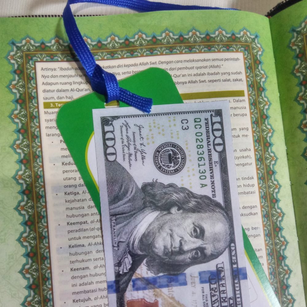 

PEMBATAS BUKU KEREN TULISAN AMERICA TANPA PITA