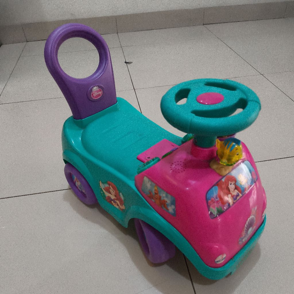 Mobil mobilan Disney anak perempuan