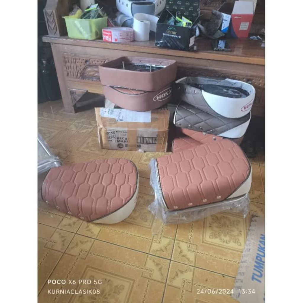 JOK PISAH JOK MOTOR HONDA C70 C50 PISPOT SET TATAKAN JOK