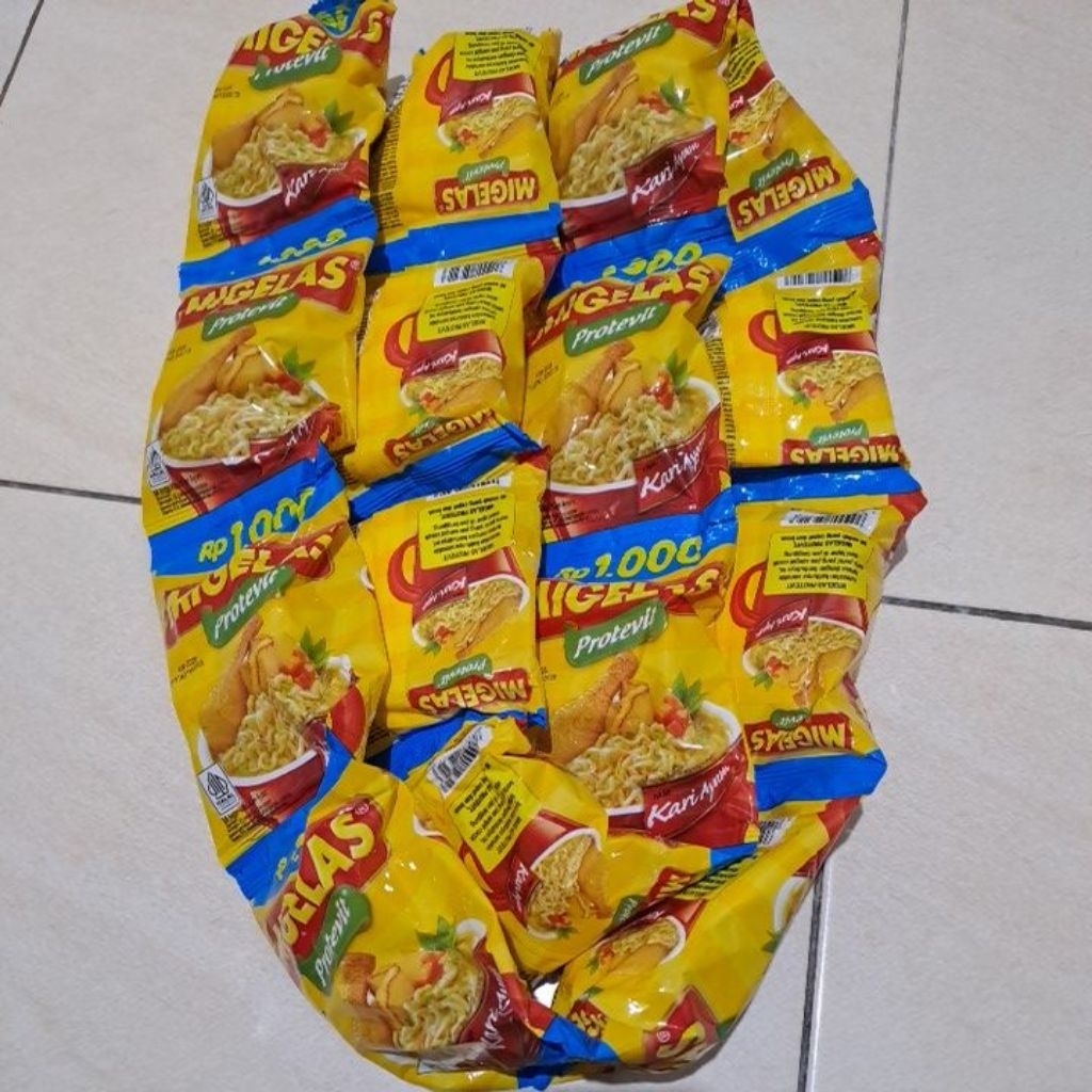 

Mie Gelas tinggal seduh