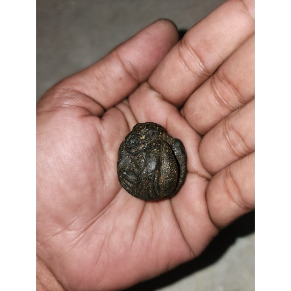 barang kuno patung kecil atau lainnya unik langka antik dari batu peninggalan mbah