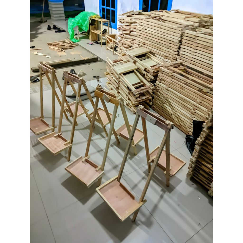 

stand lukisan/jagrak lukisan styrofoam bisa bulak balik dan dilipat ukuran 33x50 dan 30x40