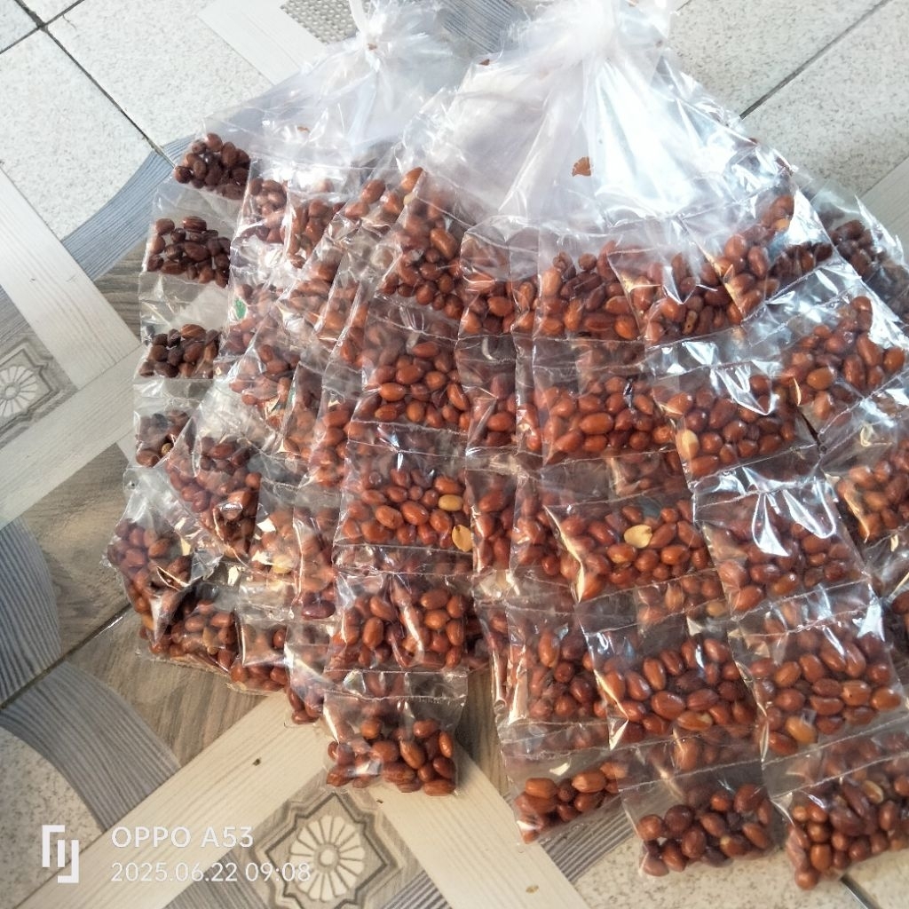 

kacang tanah goreng isi 5 renceng/isi 25 bubgkus