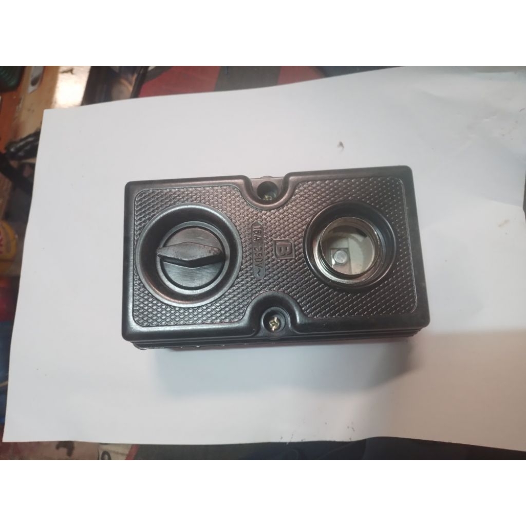 fuse box / tempat sikring listrik lama