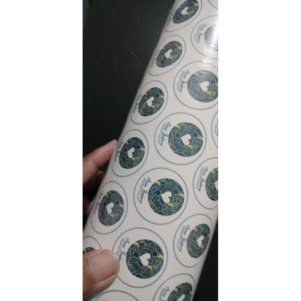 

CETAK DAN CUTTING STIKER BULAT (mesin) lebih rapi