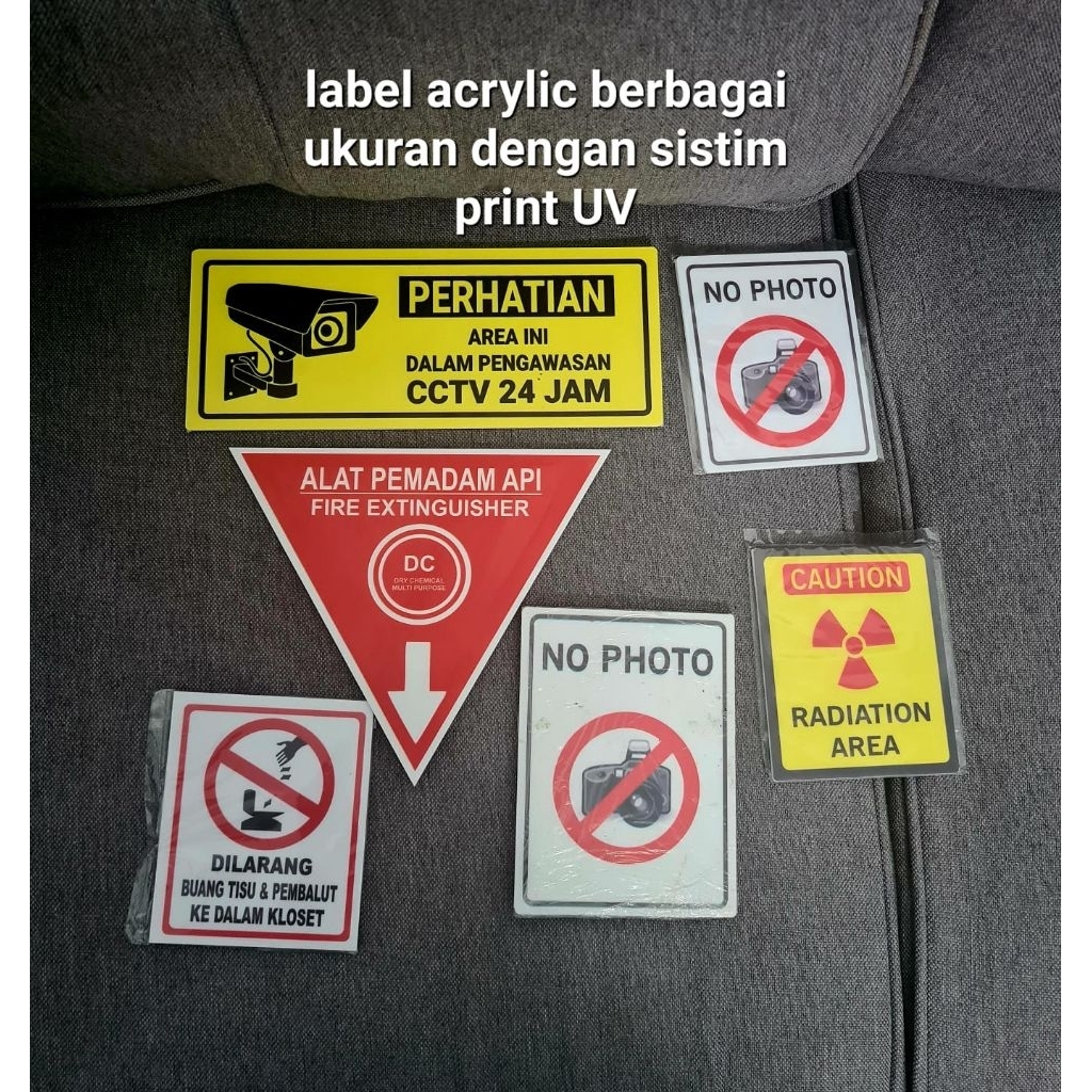 

sign/label acrylic berbagia ukuran dengan proses print UV