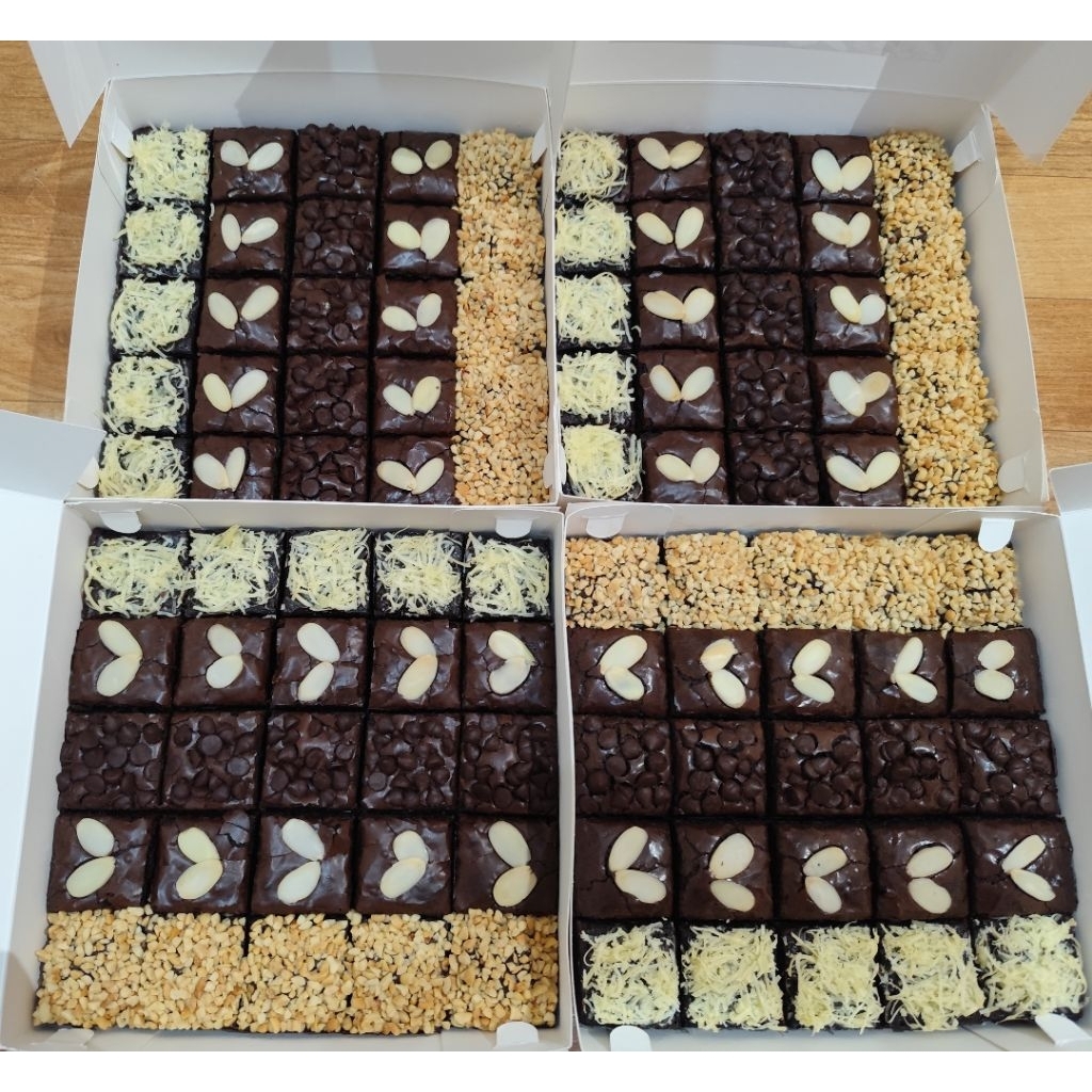 

Fudgy Brownies 20x20cm (Premium Fresh from Oven)
