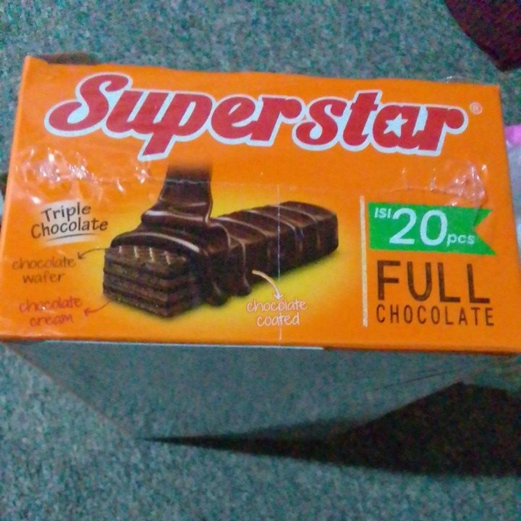 

Wafer Coklat Super Star Triple Chocolate Full Satu Pc