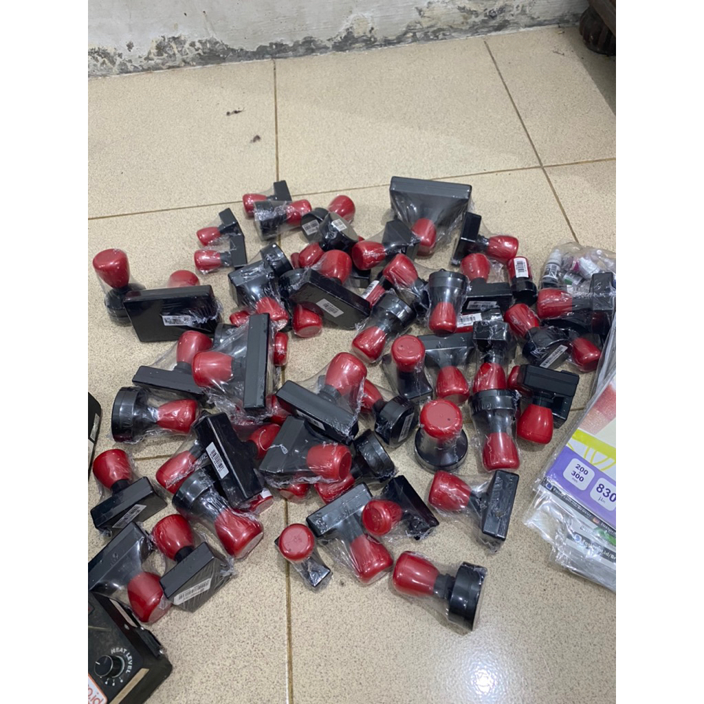 

Mesin stempel + gagang stempel + kertas + tinta