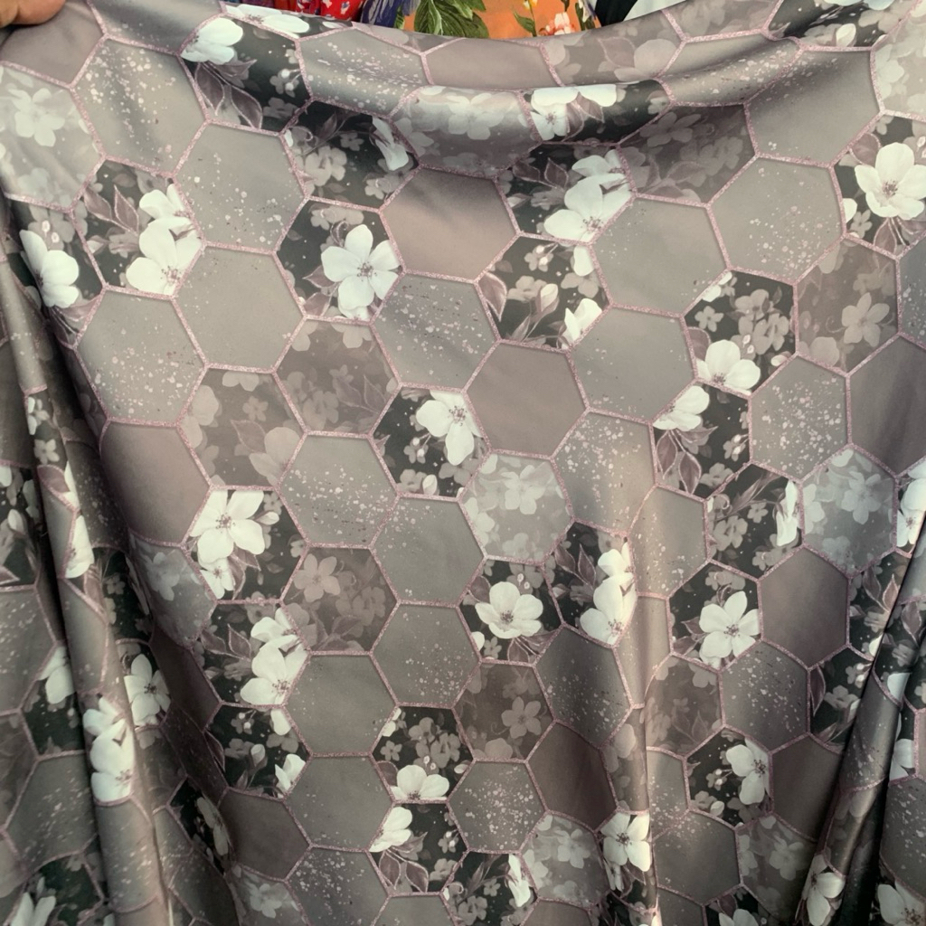 kain cavali silk motif - kain roberto cavali silk premium - kain cavali silk motif import golehbu