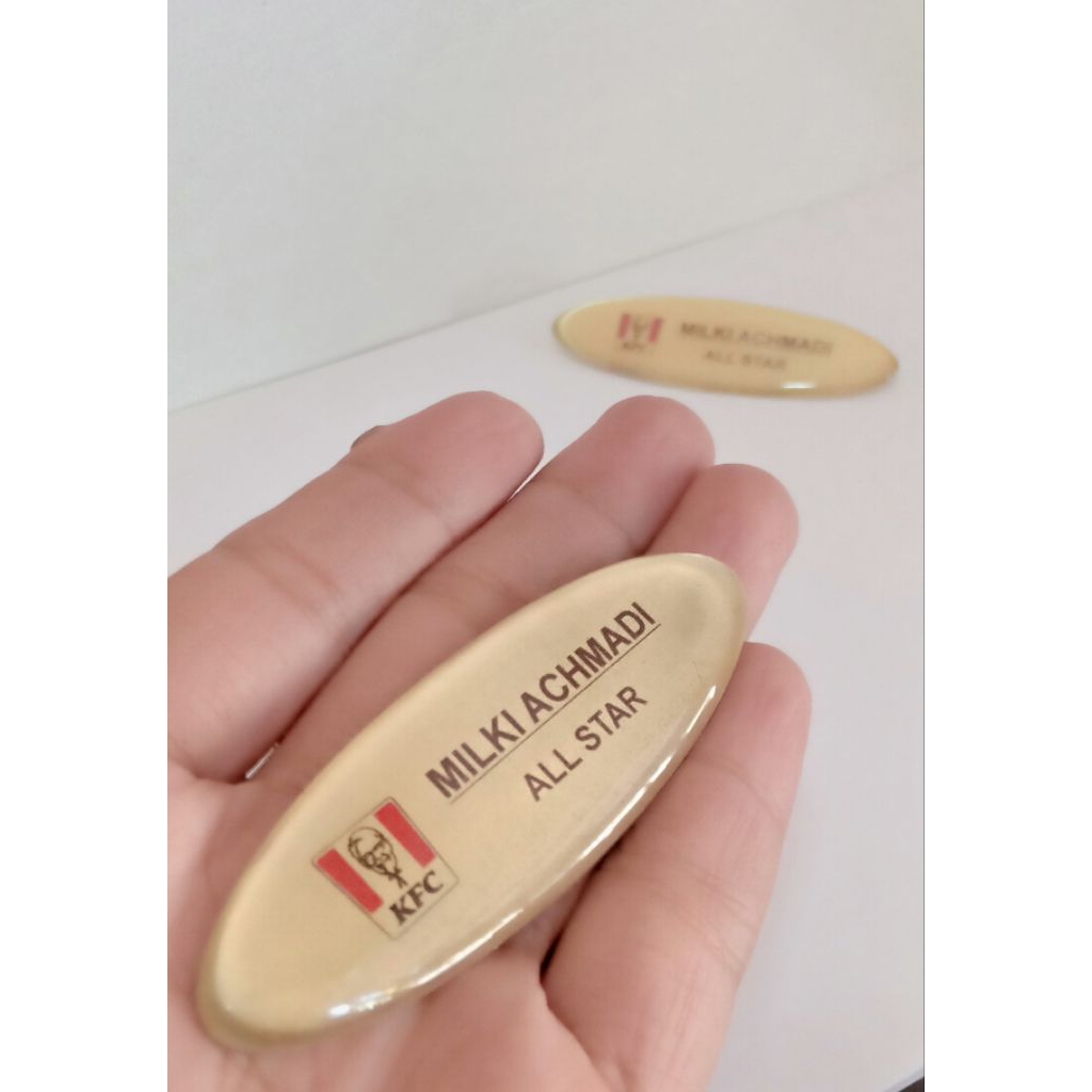 

Nametag Name Tag Nama Dada Kuningan Bentuk Oval Resin Custom Logo