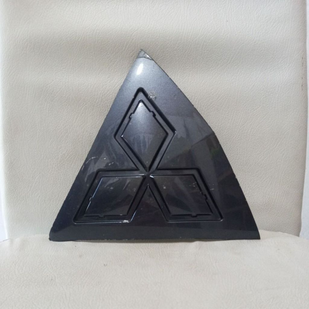 Gril radiator Mitsubishi L200