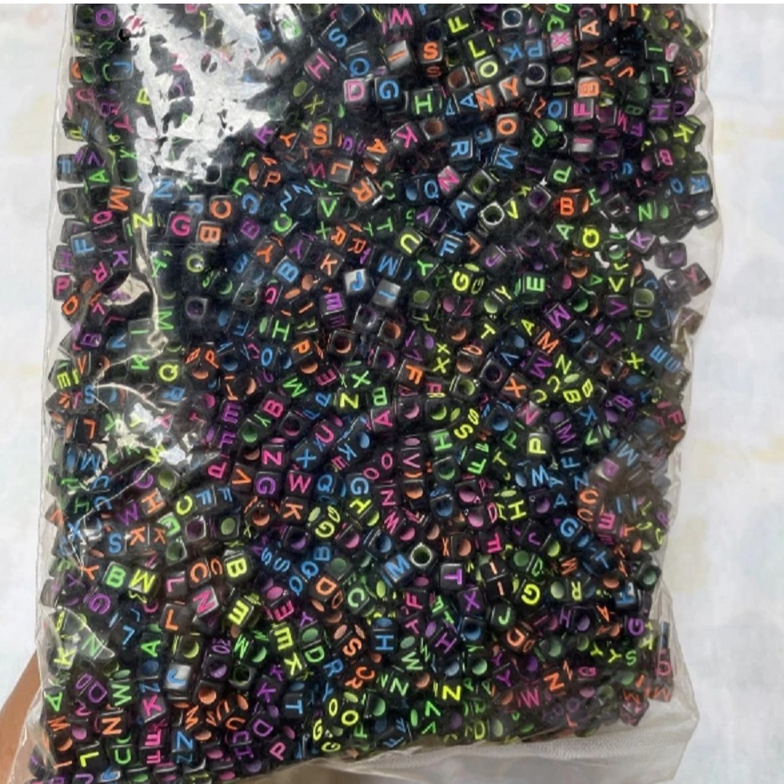 MOTE MANIK PAYET KOTAK HITAMI ABJAD WARNA WARNI 1 PON