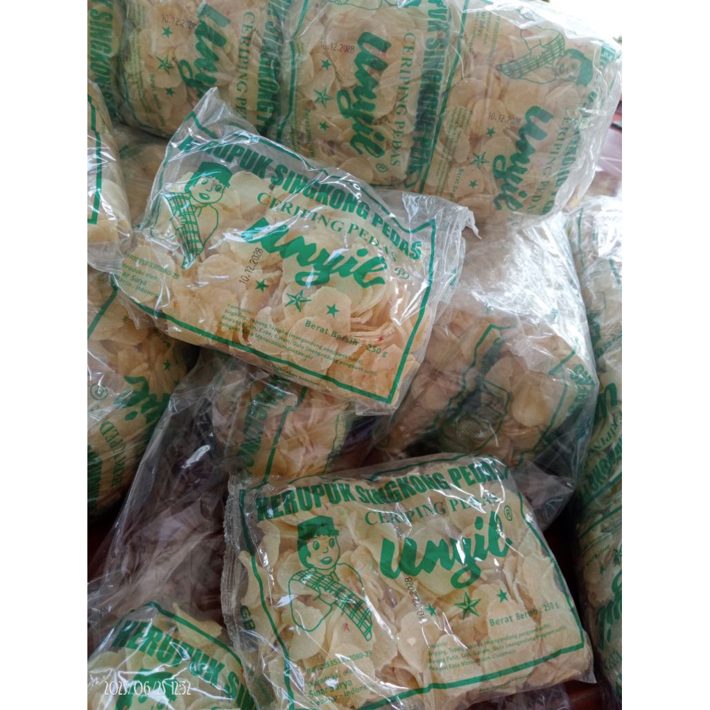 

Kerupuk singkong pedas manis