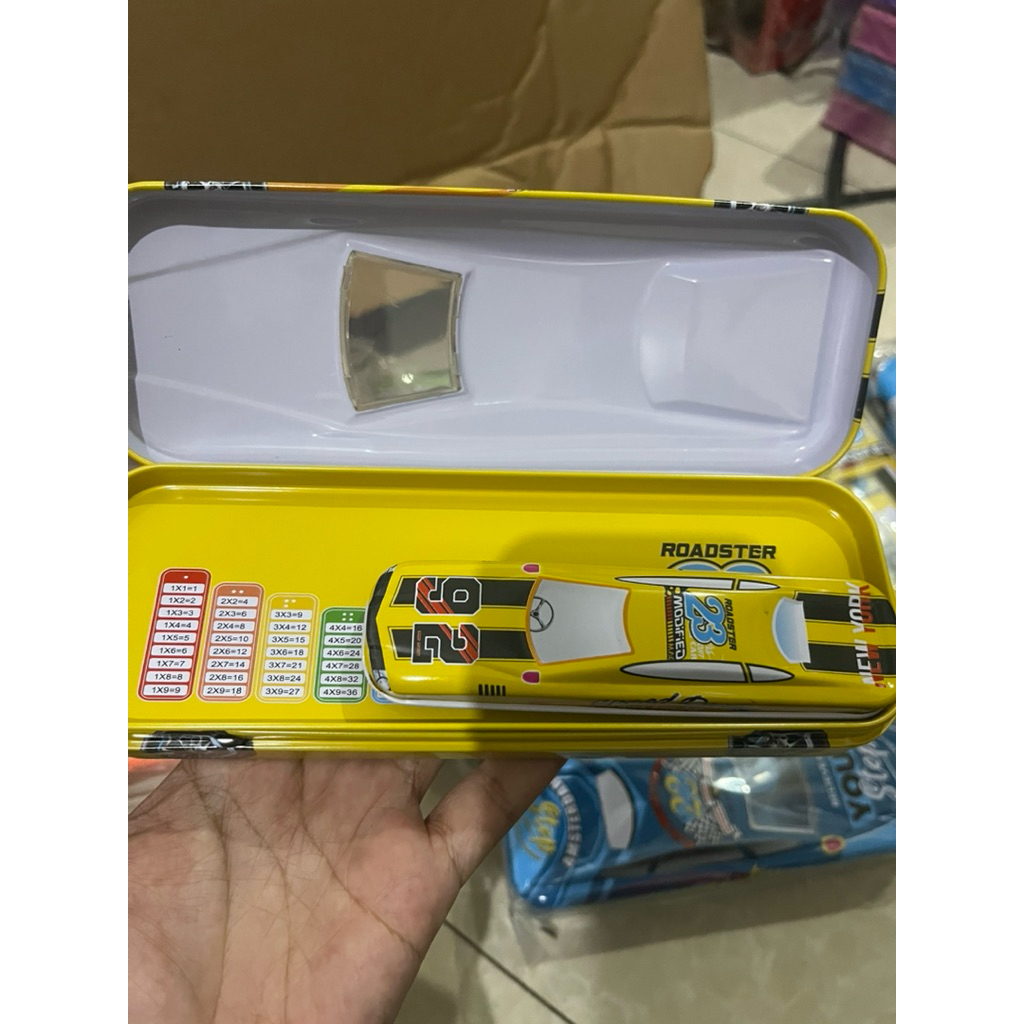 

KOTAK PENSIL COWOK Bahan Lapis Ganda Berkapasitas Besar Lucu- Termasuk Rautan Pensil Kotak Alat Tulis