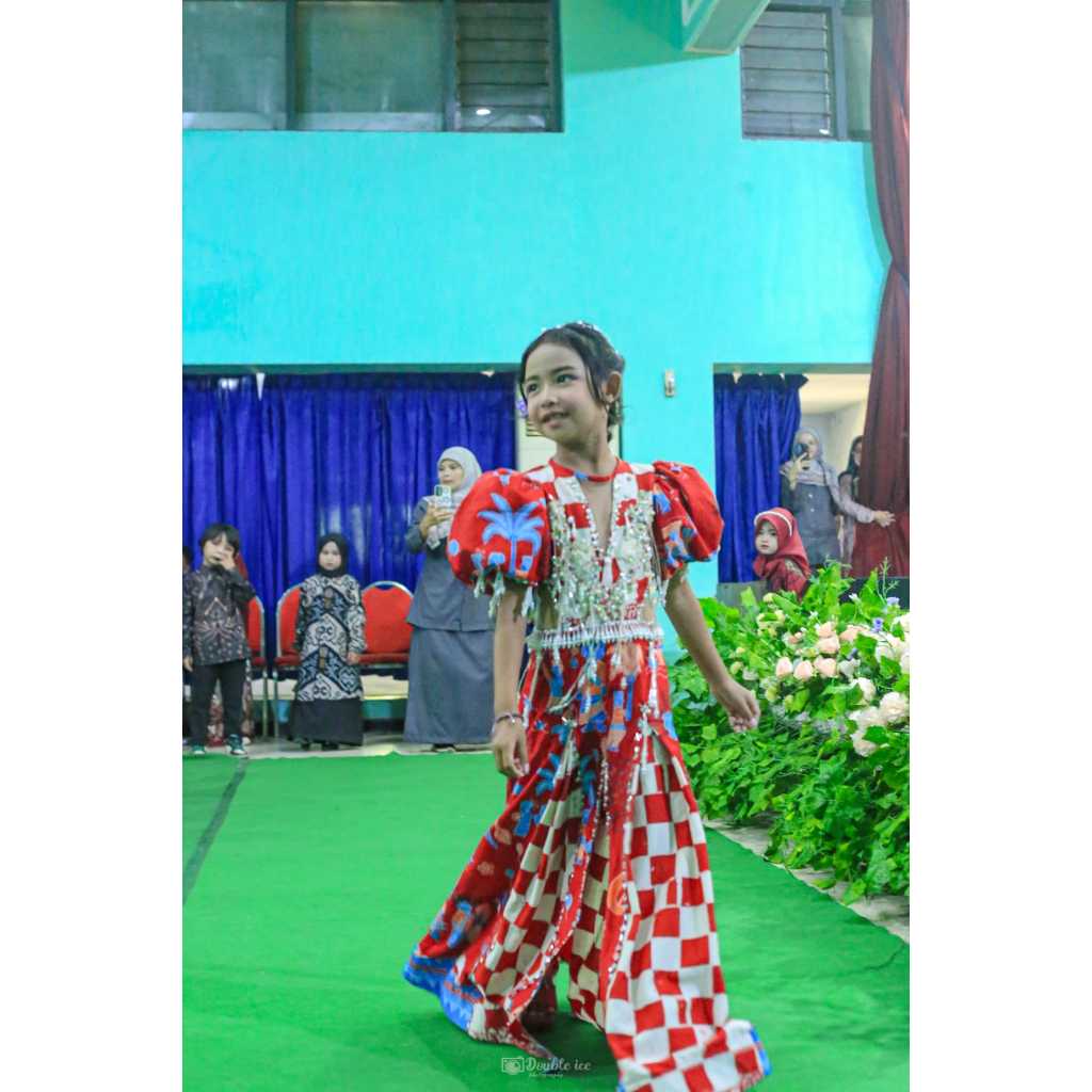 BAJU PESTA BATIK FASHION SHOW ANAK