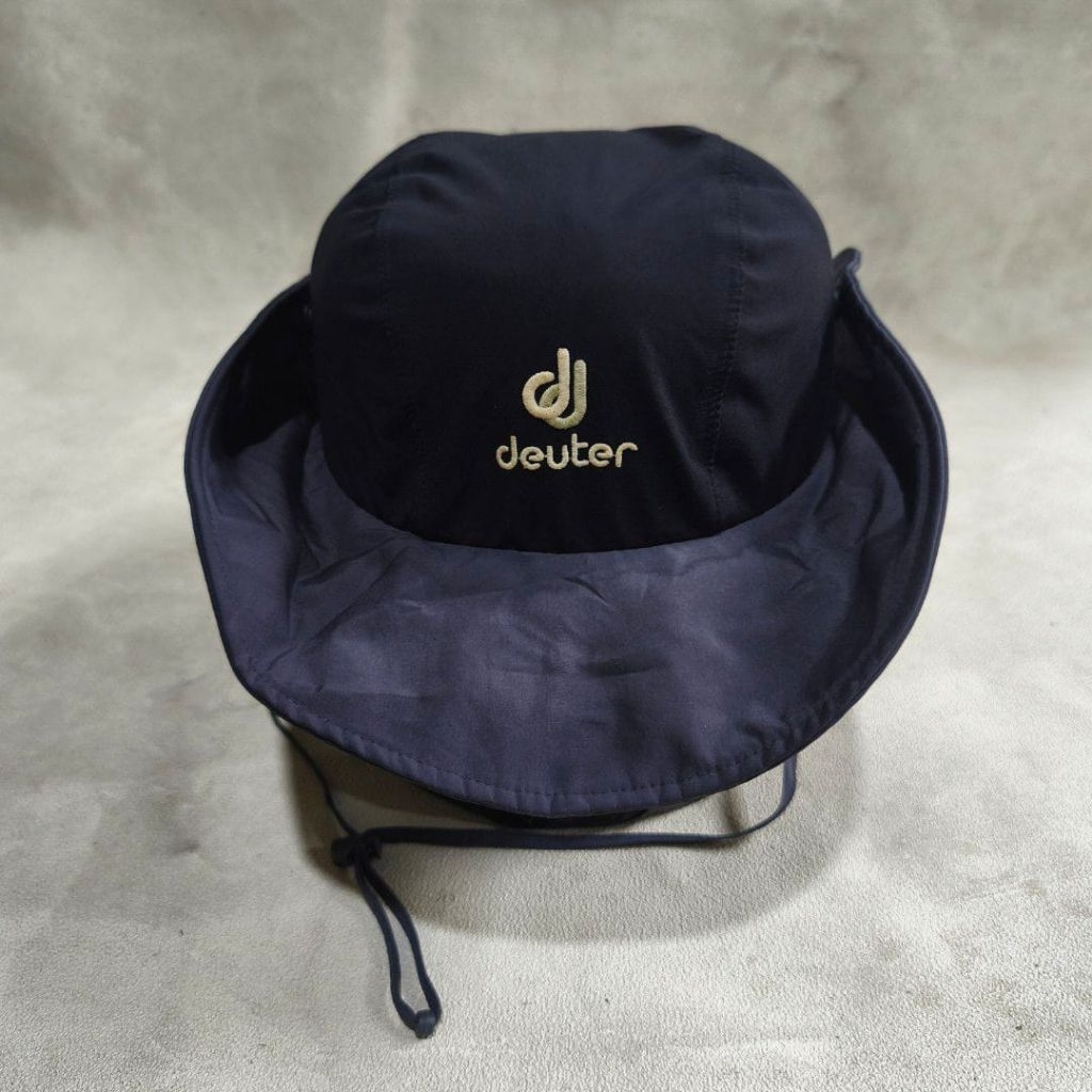 Topi rimba outdoor hiking gunung Deuter hitam